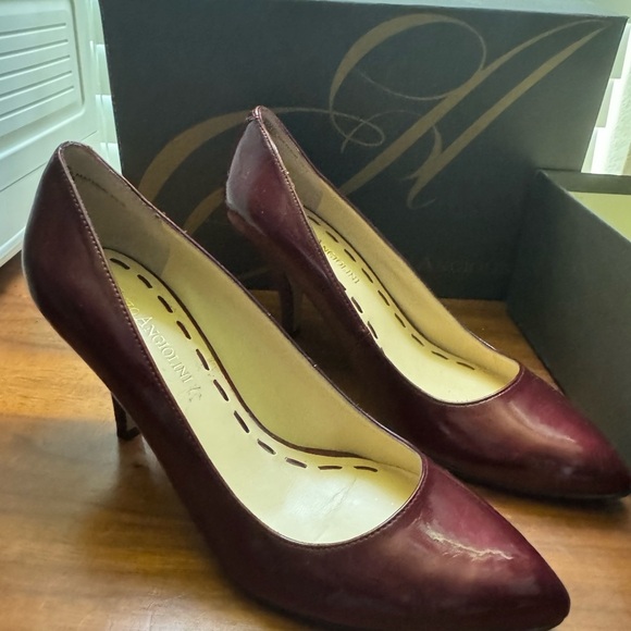 Elegant Burgundy Heels by Enzio Angiolini. Women’s sized 6 - Picture 6 of 10